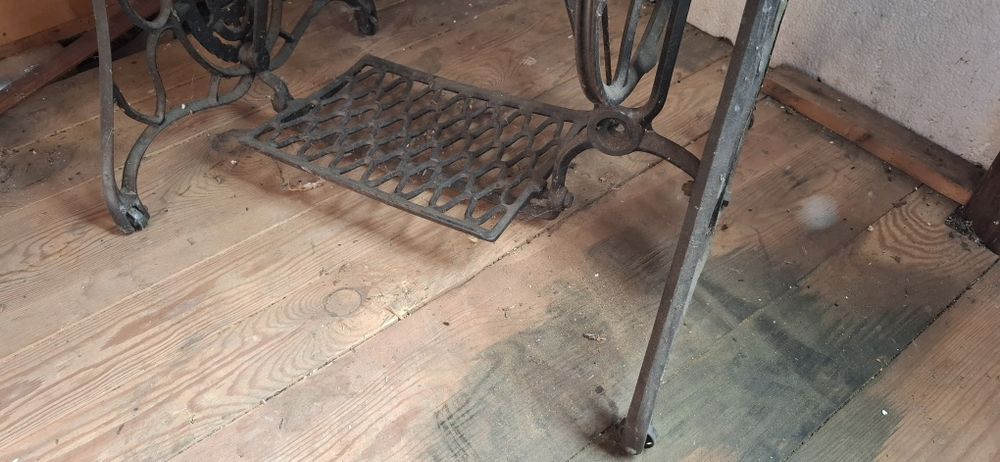 Zabytkowa maszyna do szycia Singer