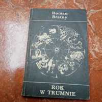 rok w trumnie roman bratny