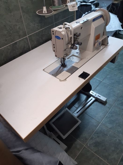 Maszyna do szycia dwuiglowa