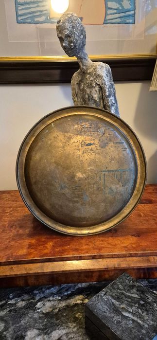 Przepiekna antyczna wiktoriańska okrągła mosiężna taca antyk