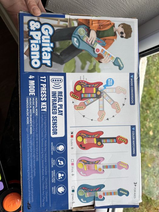 Дитяча гітара на батарейках