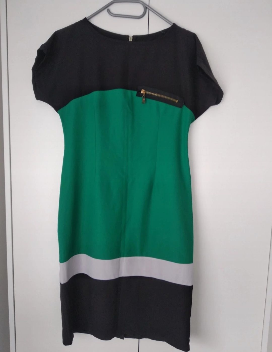 Zielono-czarna sukienka
