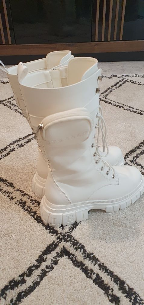 Botas militares brancas