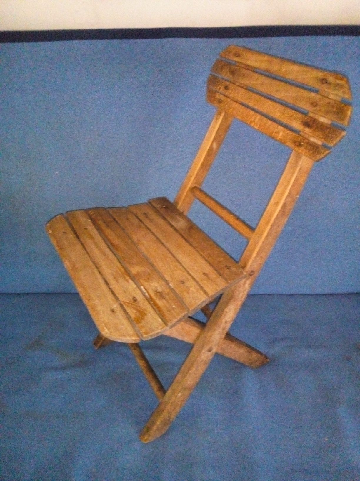 Krzesełko mini z drewniane