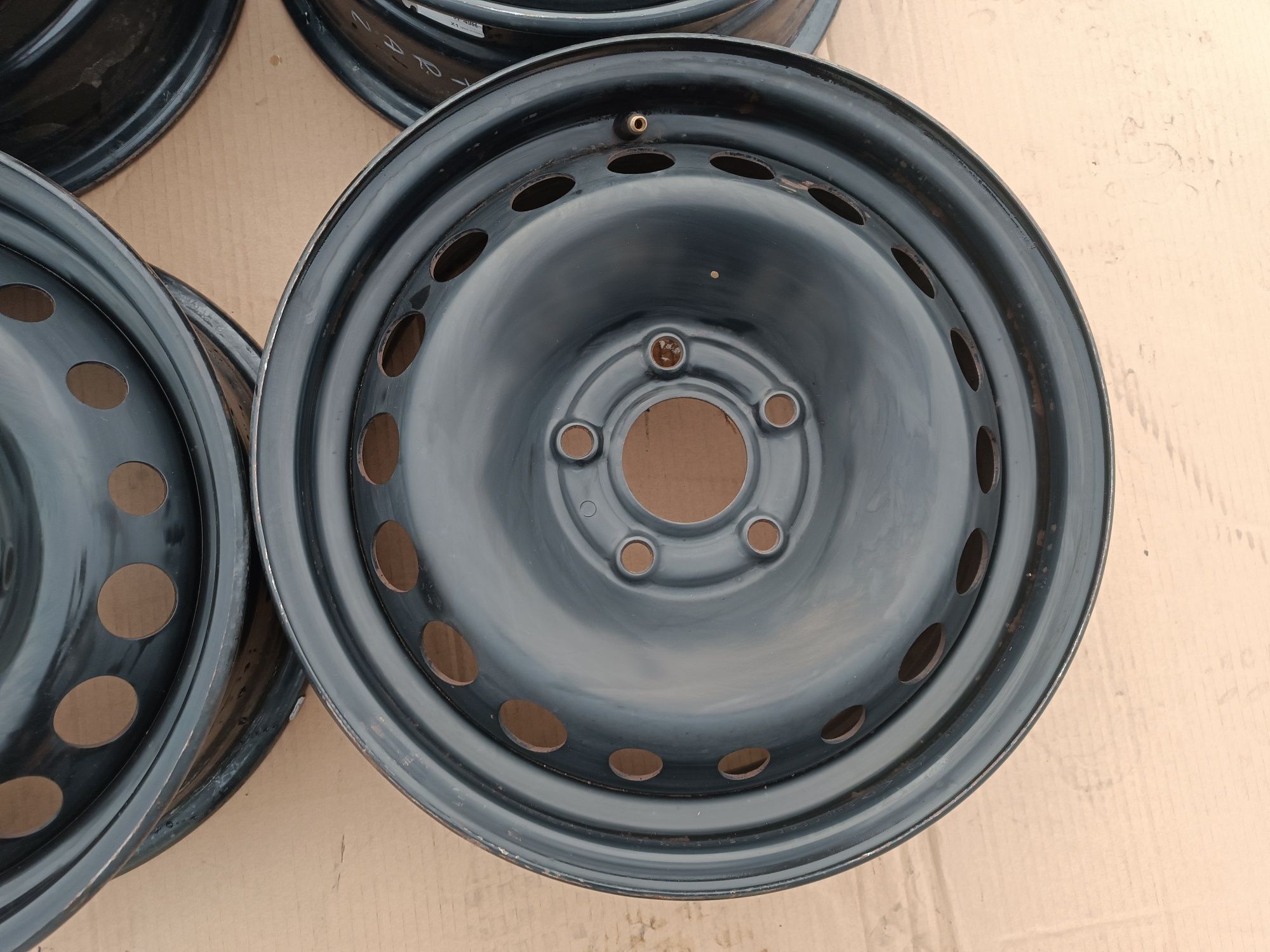 Felgi stalowe Renault Megane IV  5x114.3 ET35 6J15 Piasta 66mm