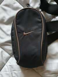 Маленькая сумка слинг Nike Sportswear Essentials Crossbody Black DJ979