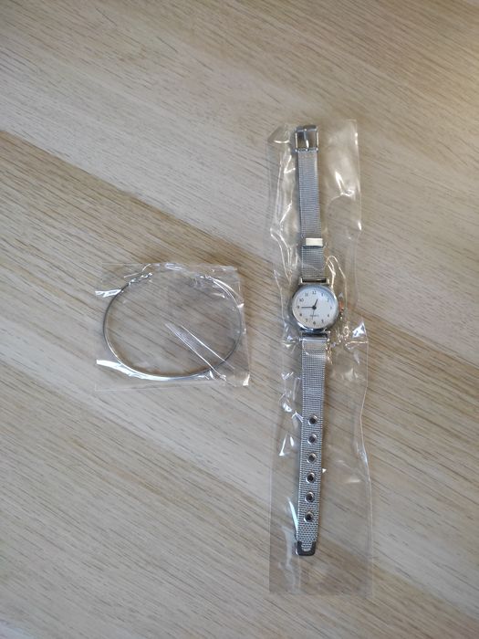 Sprzedam nowy zegarek damski.