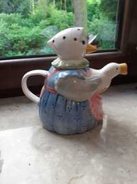 Ceramiczny czajniczek Mother Goose z przykrywką.