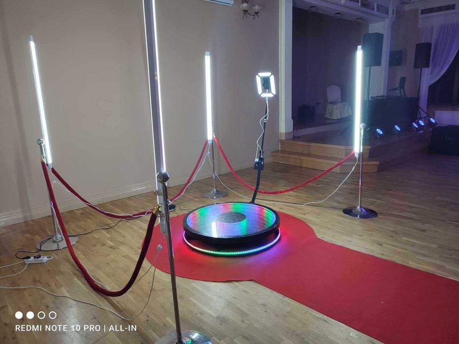 Atrakcje All-in fotobudka 360 fotolustro ciężki dym love miłość iskry