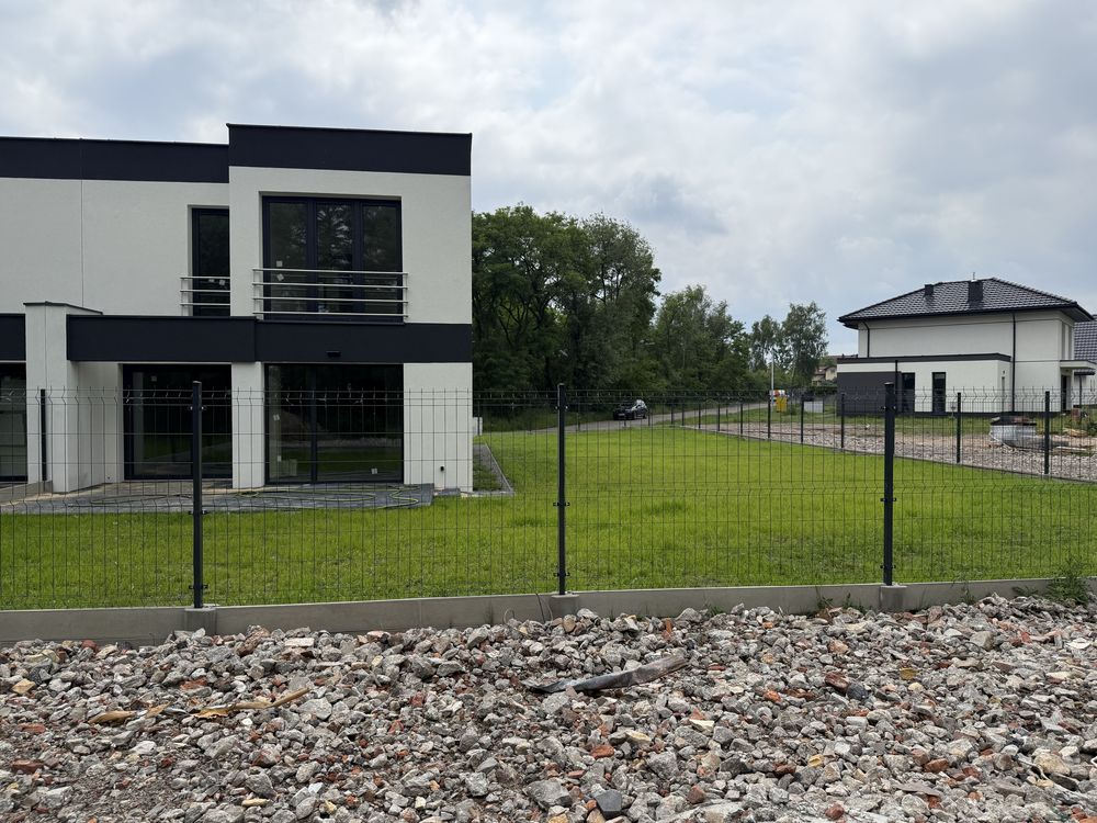 Dom bliźniak w centrum Zawiercia - dostępna jedna połowa