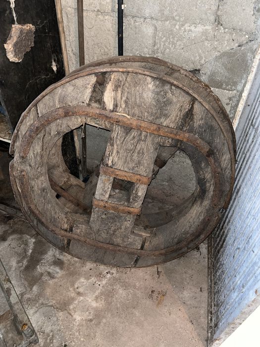 Cubas de inox, relador, prensa de lagar etc