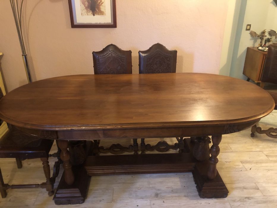 Mesa de madeira antiga