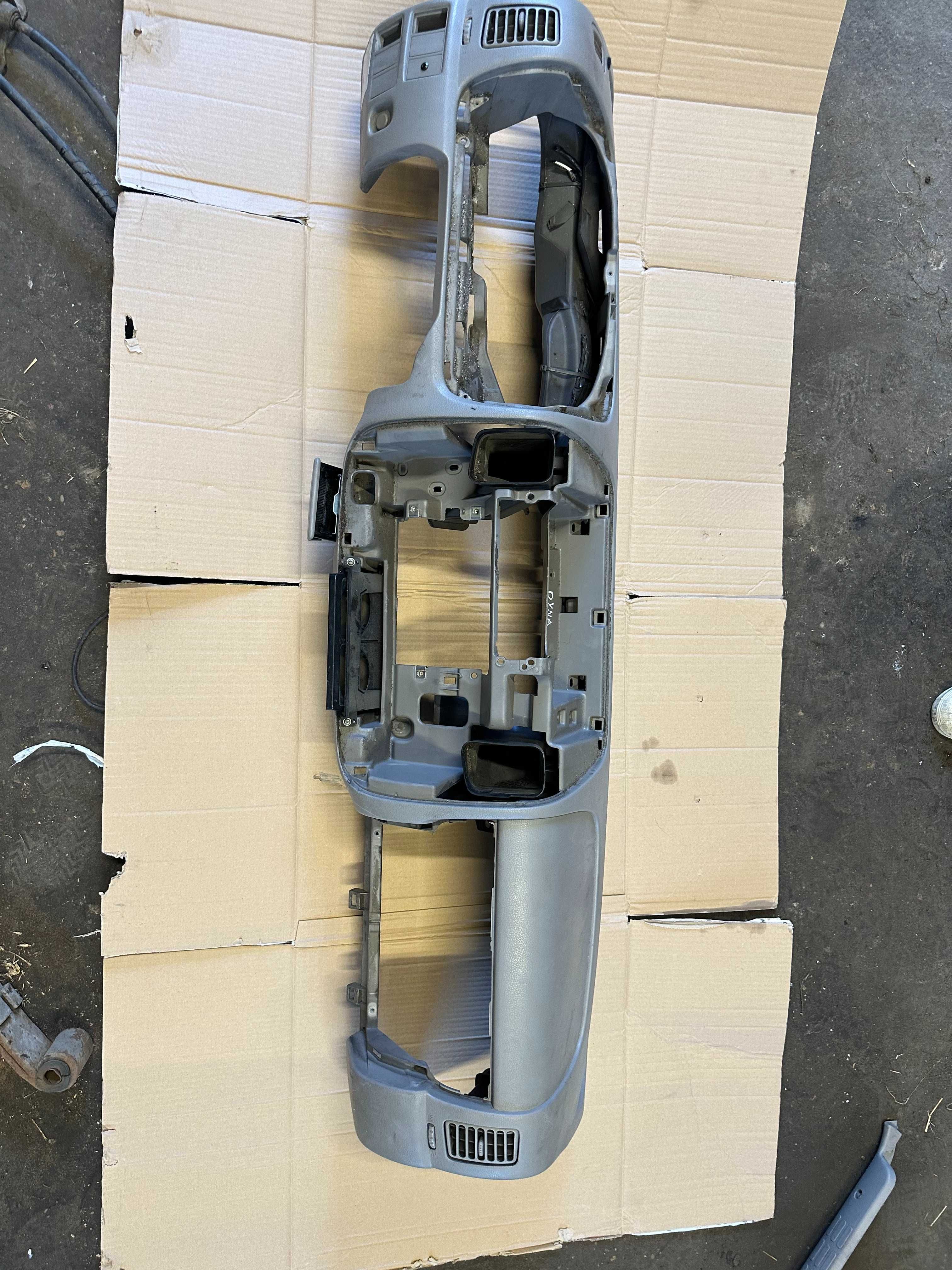 Toyota Dyna 100 150 Deska Rozdzielcza Konsola 01-12