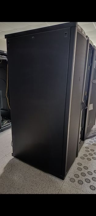 Серверна шафа АРС