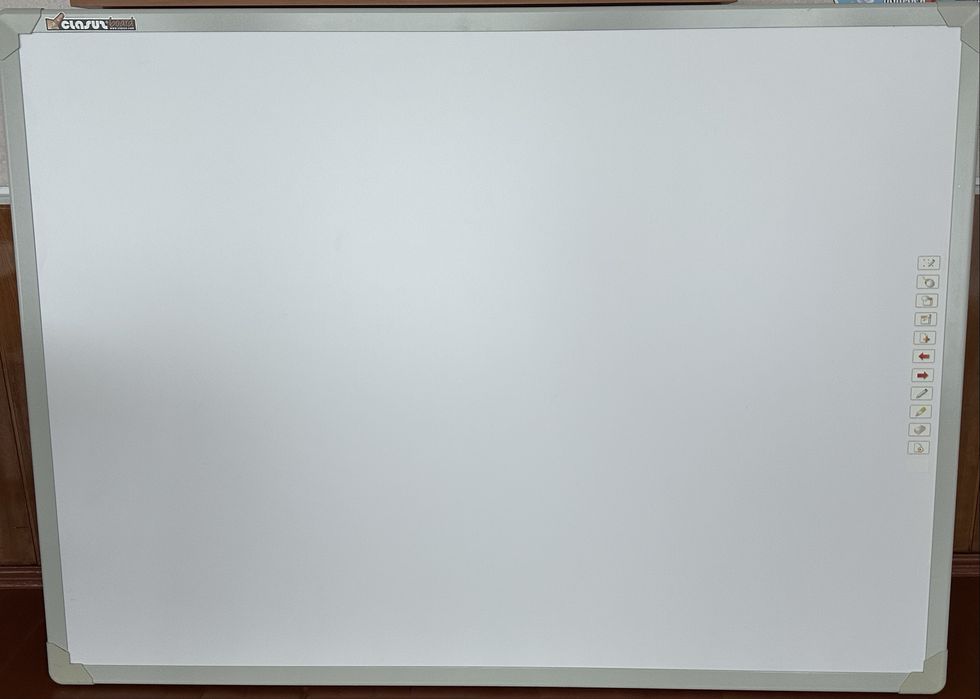 Інтерактивна дошка Clasus Board 85 + проєктор DW882ST