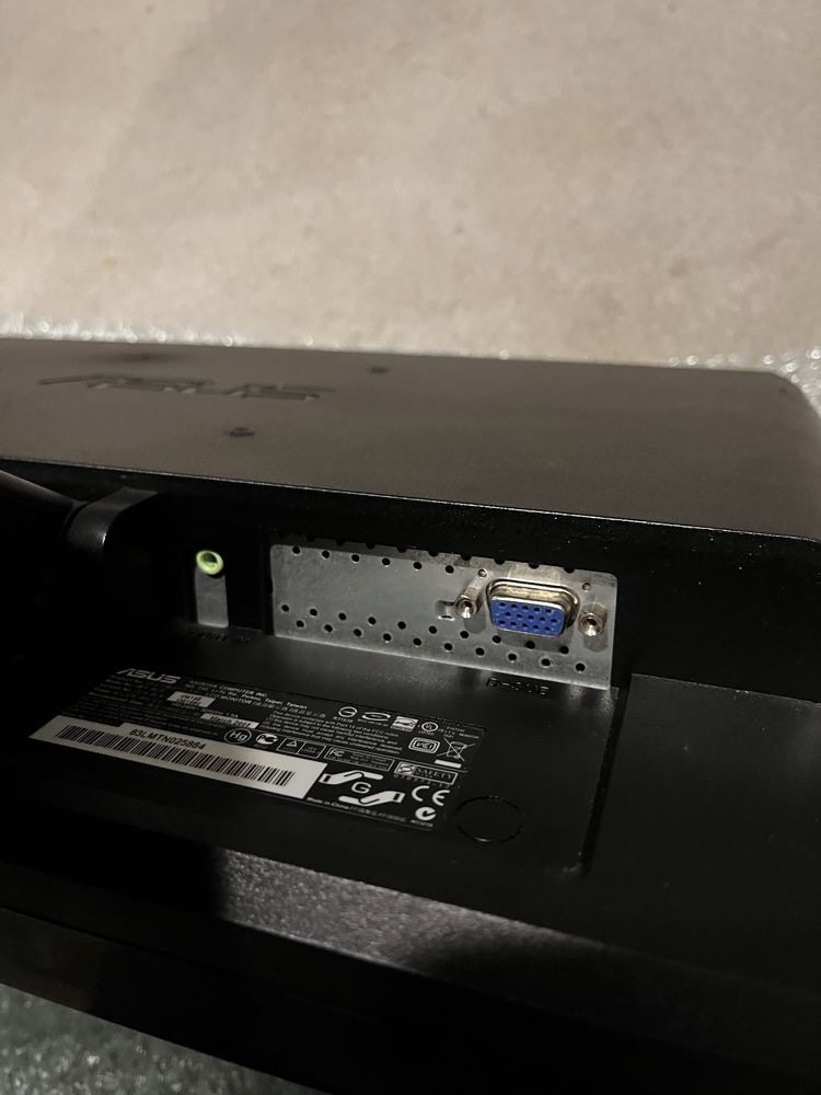 Komputer + Monitor Acer Aspire M3970 – i5, 6GB RAM, 1TB HDD