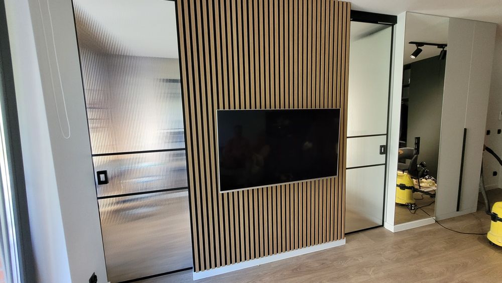 Drzwi szklane, loftowe, przesuwne w czarnych ramkach na wymiar