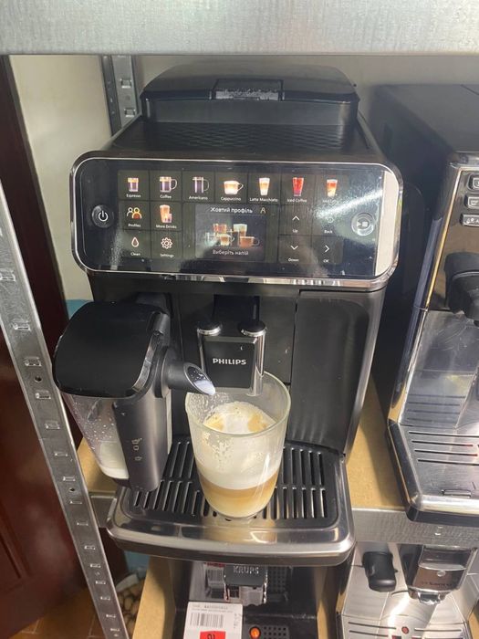 Кавомашина, кофемашина , кавоварка Philips LatteGo 5500