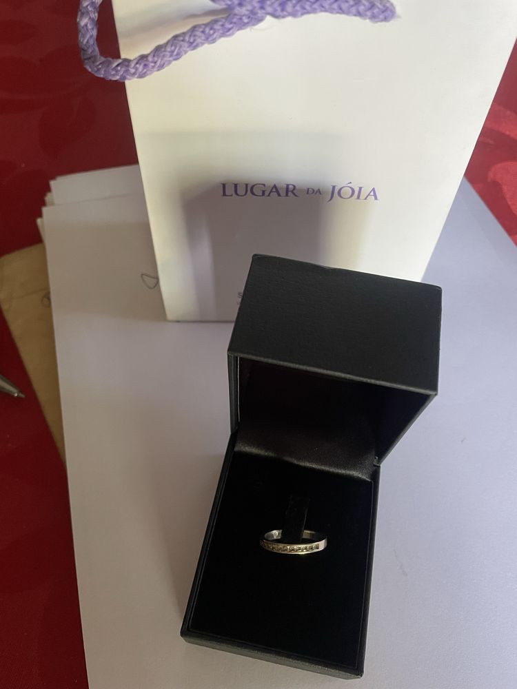 Aliança ouro 19,2kt zircónias