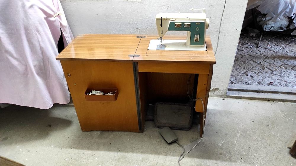 Máquina de Costura Singer 746