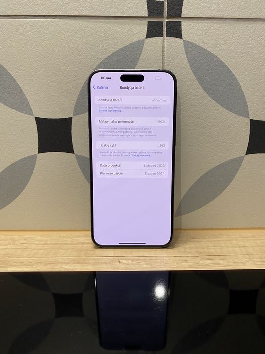 Iphone 15 pro max 93% bateria