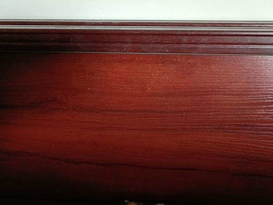 Zabudowa wnęki z przesuwnymi drzwiami i lustrem