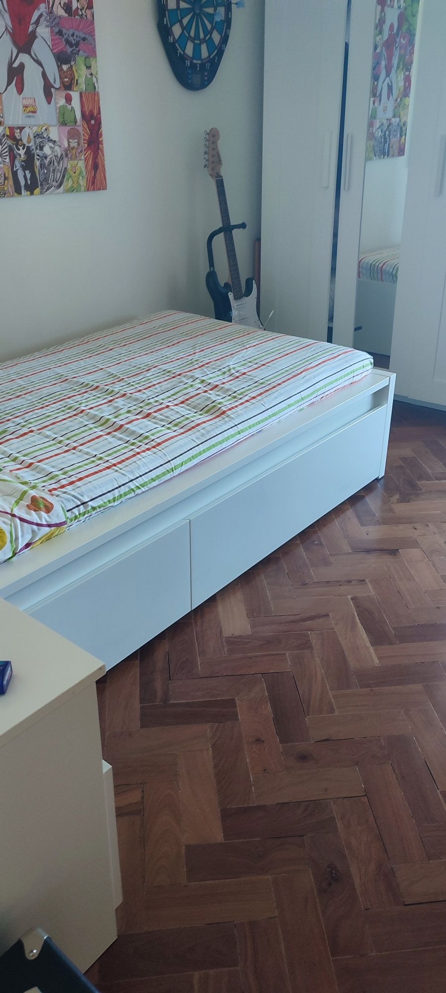 Cama IKEA Malm com colchão e estrado. Praticamente novo