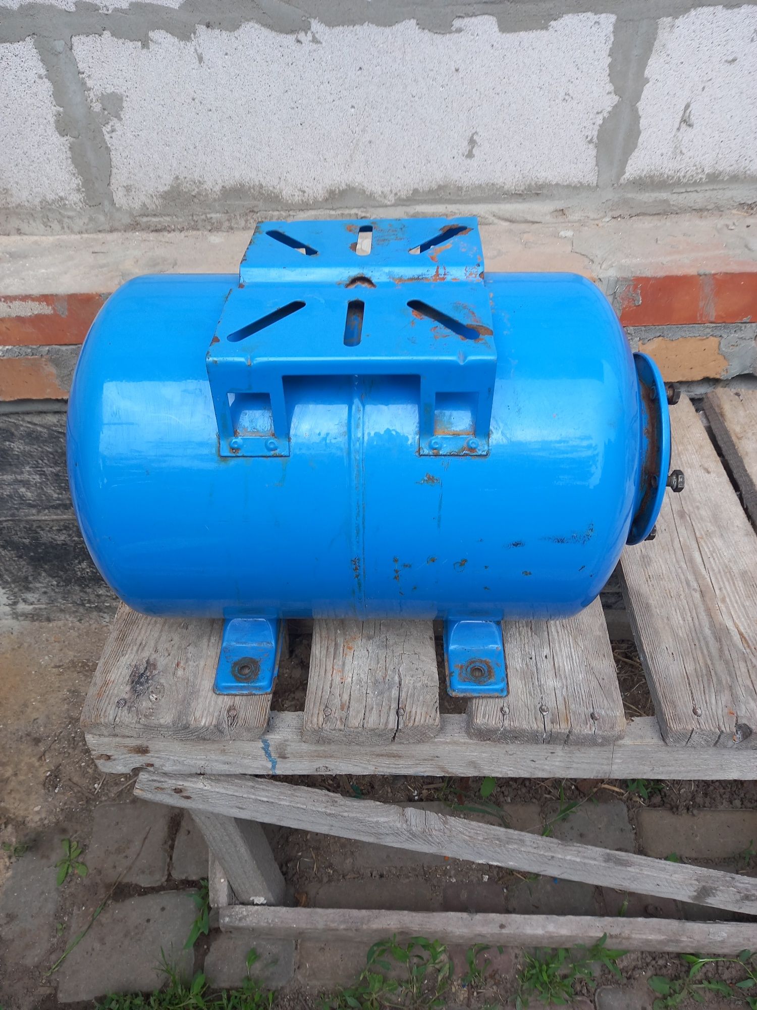 Продам бак для водяної станціїї
