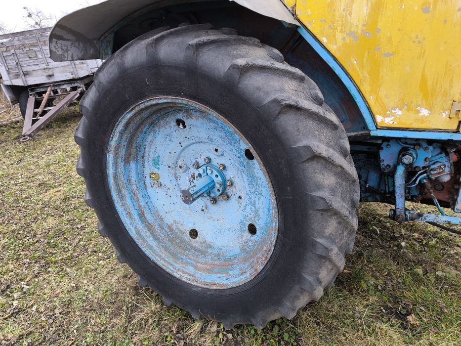 Трактор ЮМЗ-6 1981 року, з документами, справний.