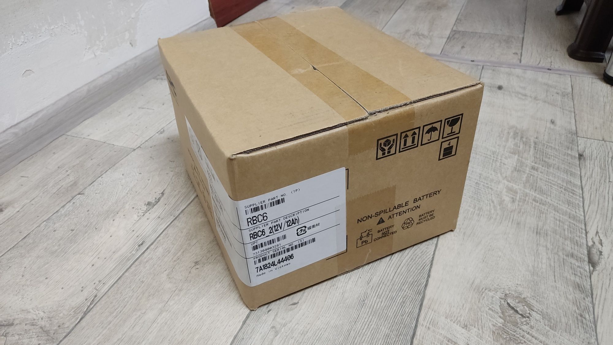 Продам батарейный блок APC RBC6