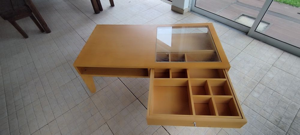 Mesa de centro, para desocupar.