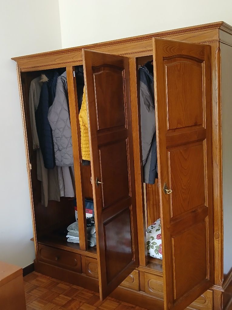 Vendo lindo roupeiro ( 168 x 188 x 60)