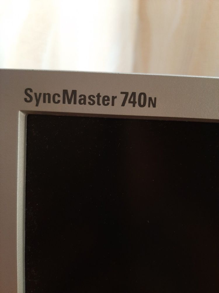 Монитор Sync Master 740n