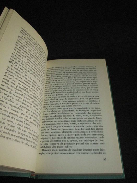 Livro O Desporto e as estruturas sociais José Esteves