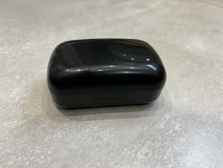 Słuchawki bezprzewodowe bluetooth douszne ze stacją ładującą kolorowe