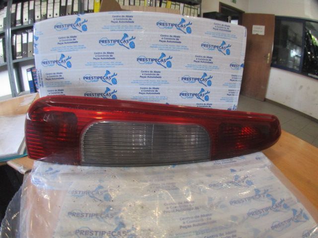 Farol Tras 3M5113A603AA FORD FOCUS C MAX 2004 2.0TDCI 135CV 5P CINZENTO  ESQ ORIGINAL