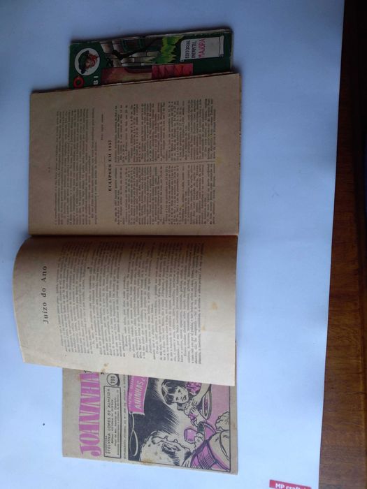 Um livro da Majora e 2 destacáveis de antigas revistas. Ver descrição