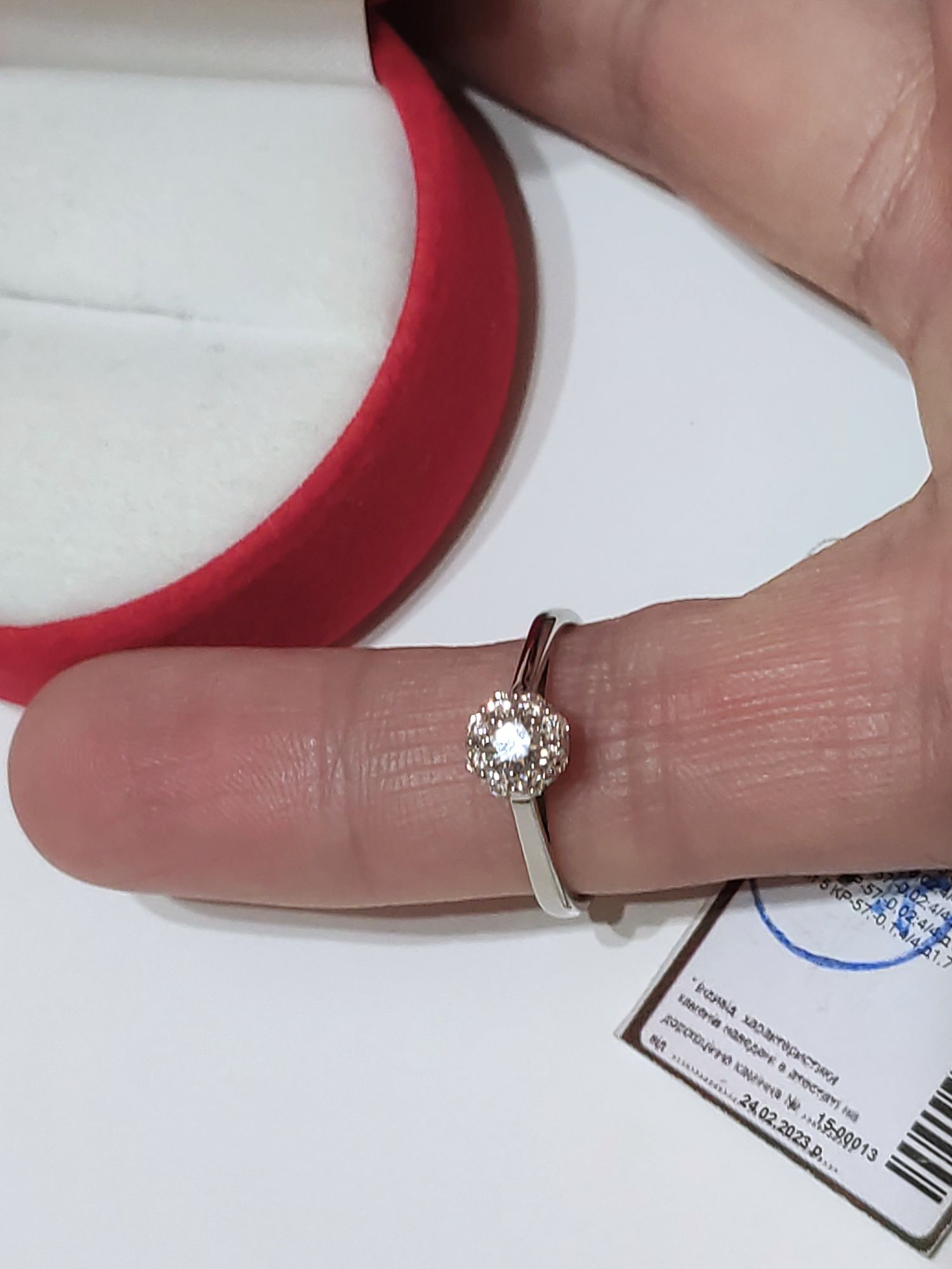 Золотое кольцо с бриллиантами 585*, 2.06г, р.16.0