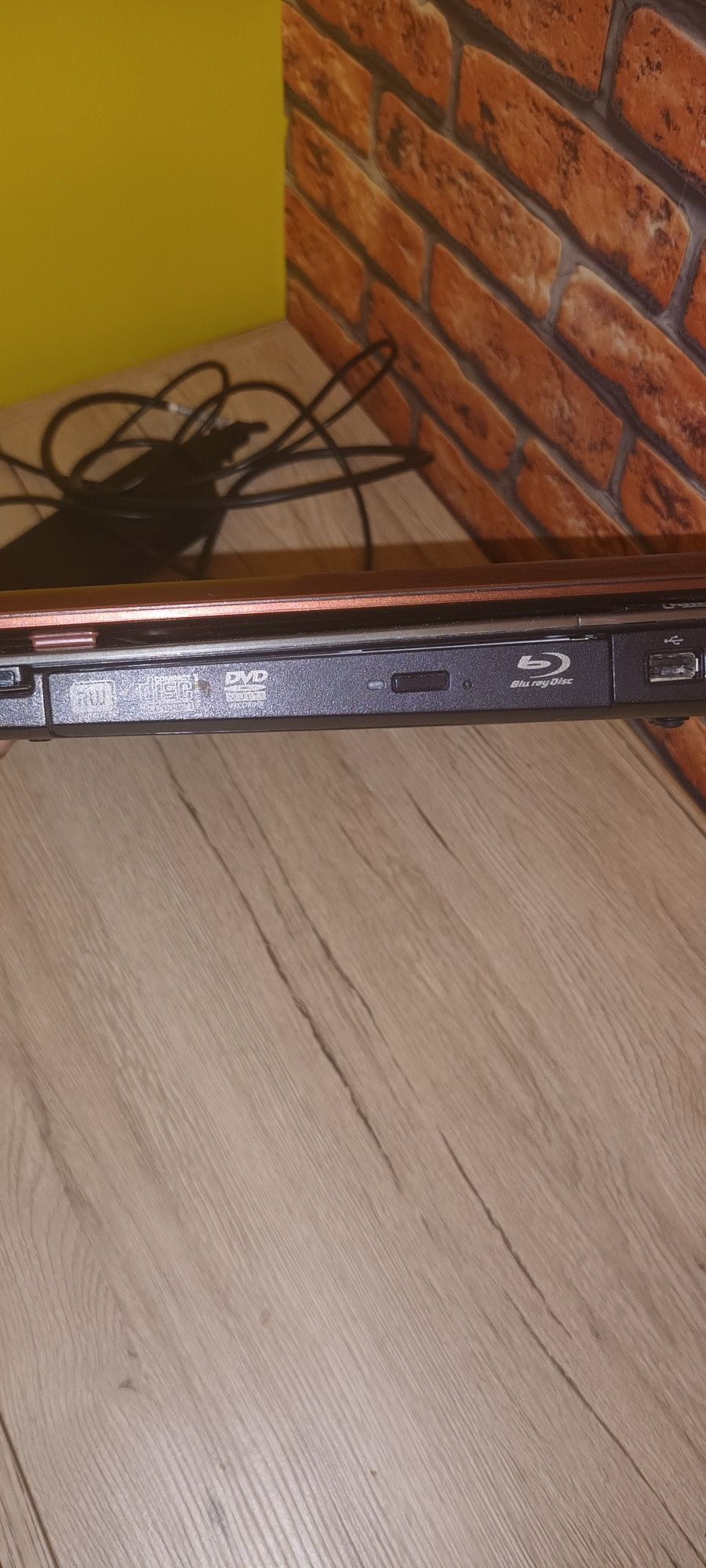 Sprzedam laptopa hp pavilion dv6700  special edition.