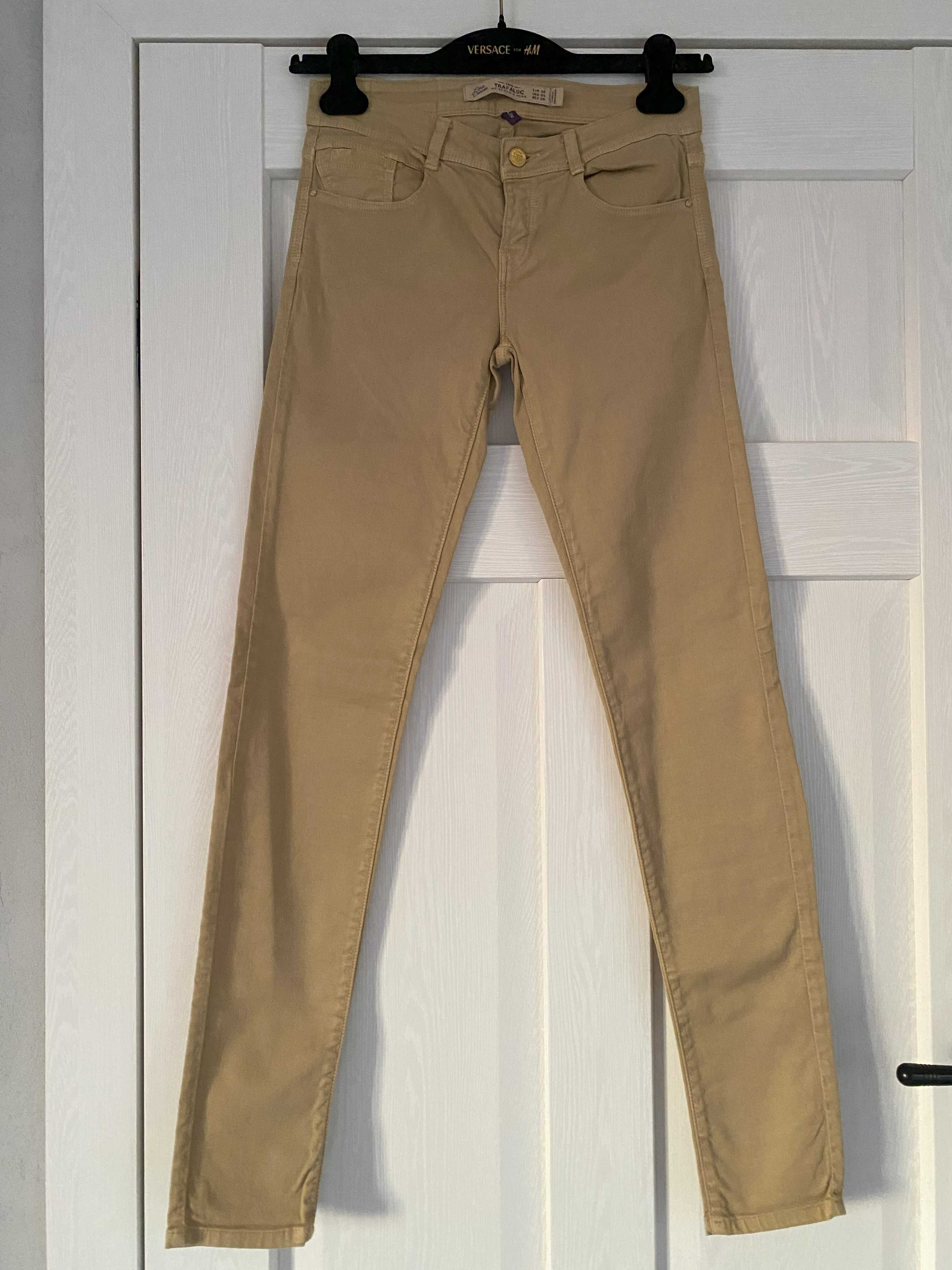 Stylowe spodnie damskie Zara beżowe jeansy rurki XS