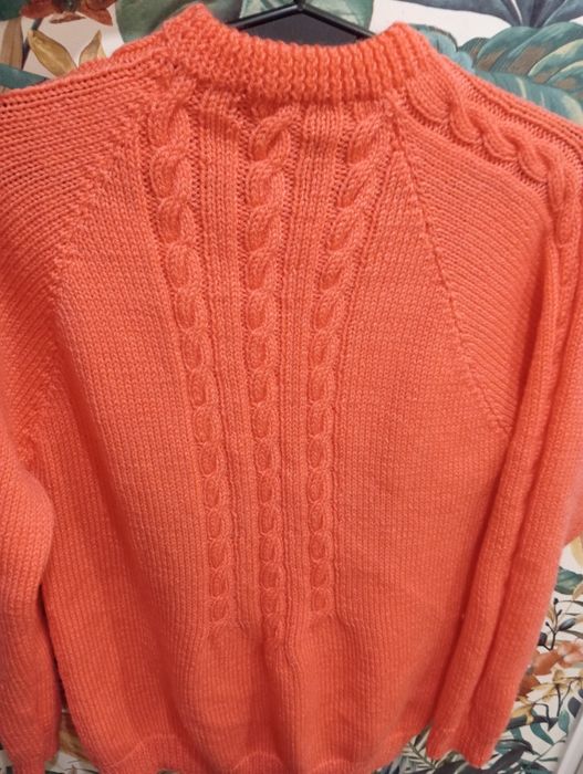 Ciepły sweter damski koralowy handmade M/L