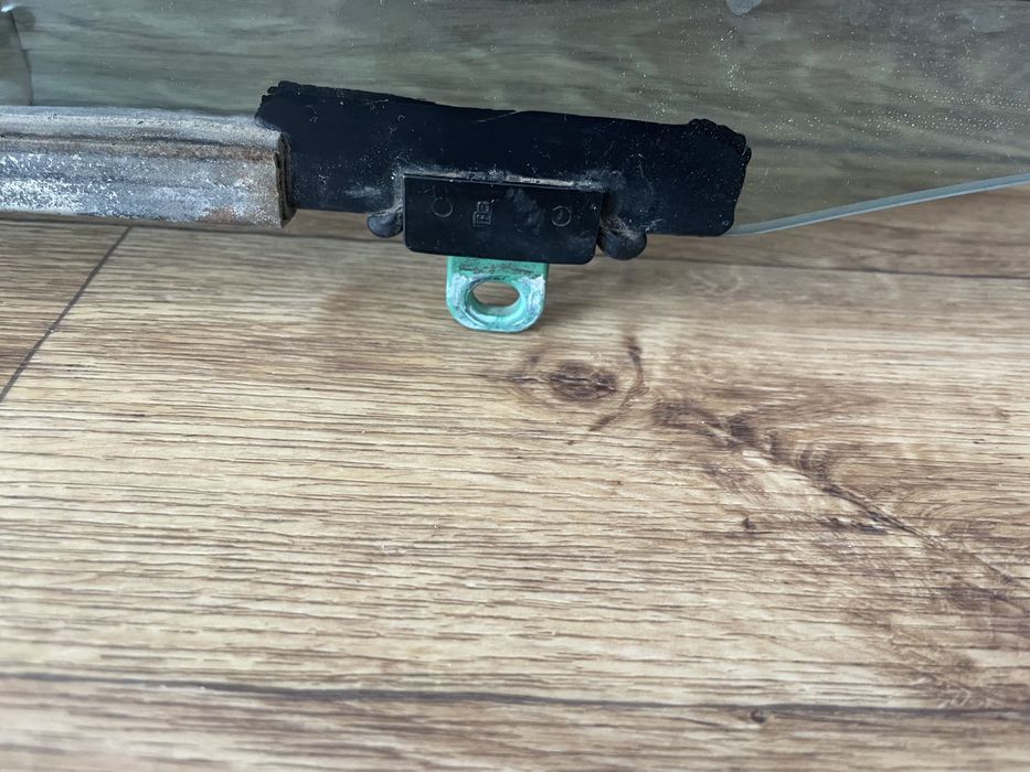 Продам стекло на Лексус РХ 350