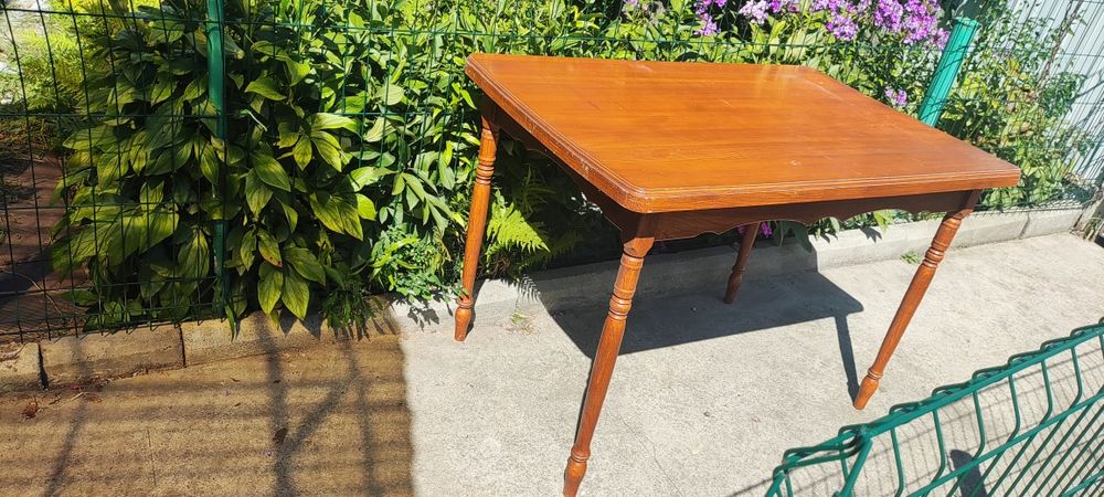 Кухонный уголок с столом