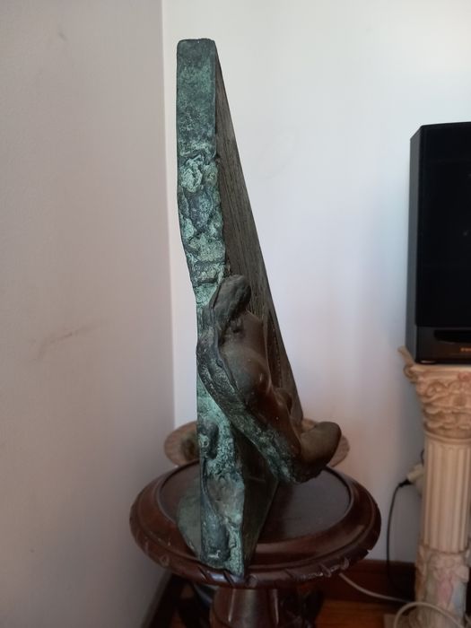 Escultura em bronze de José Rodrigues "A ilha dos amores "