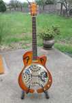 Guitarra eletroacústica Fender FR-50CE Resonator com estojo