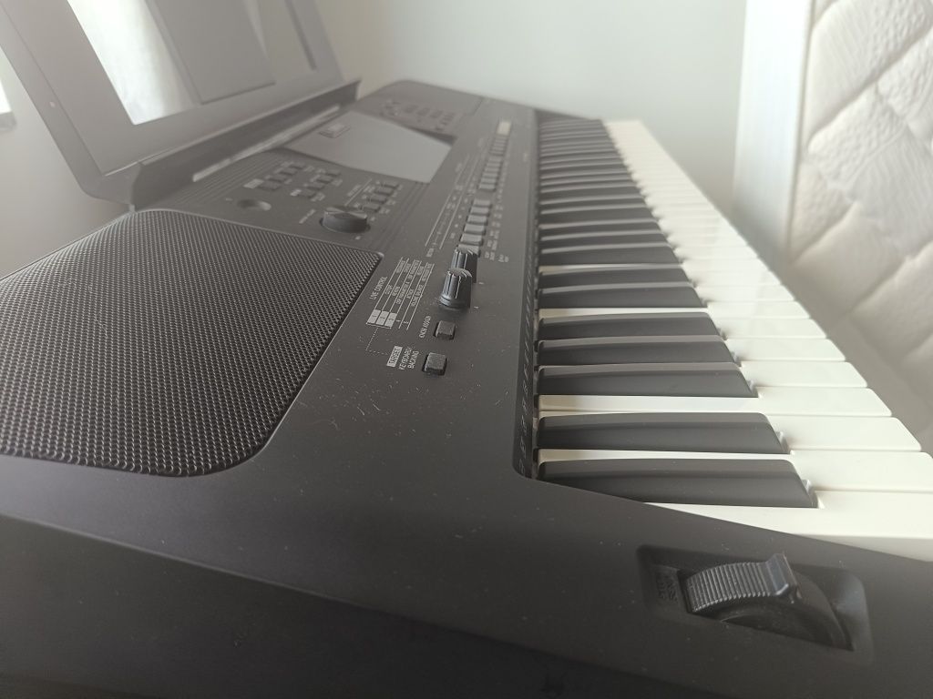 Teclado Yamaha PSR-E463