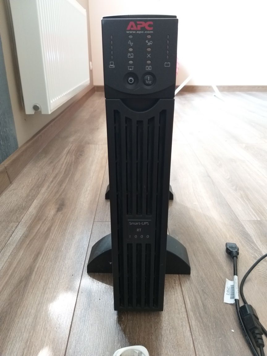 Бесперебойник ИБП APC Smart-UPS RT 1000VA