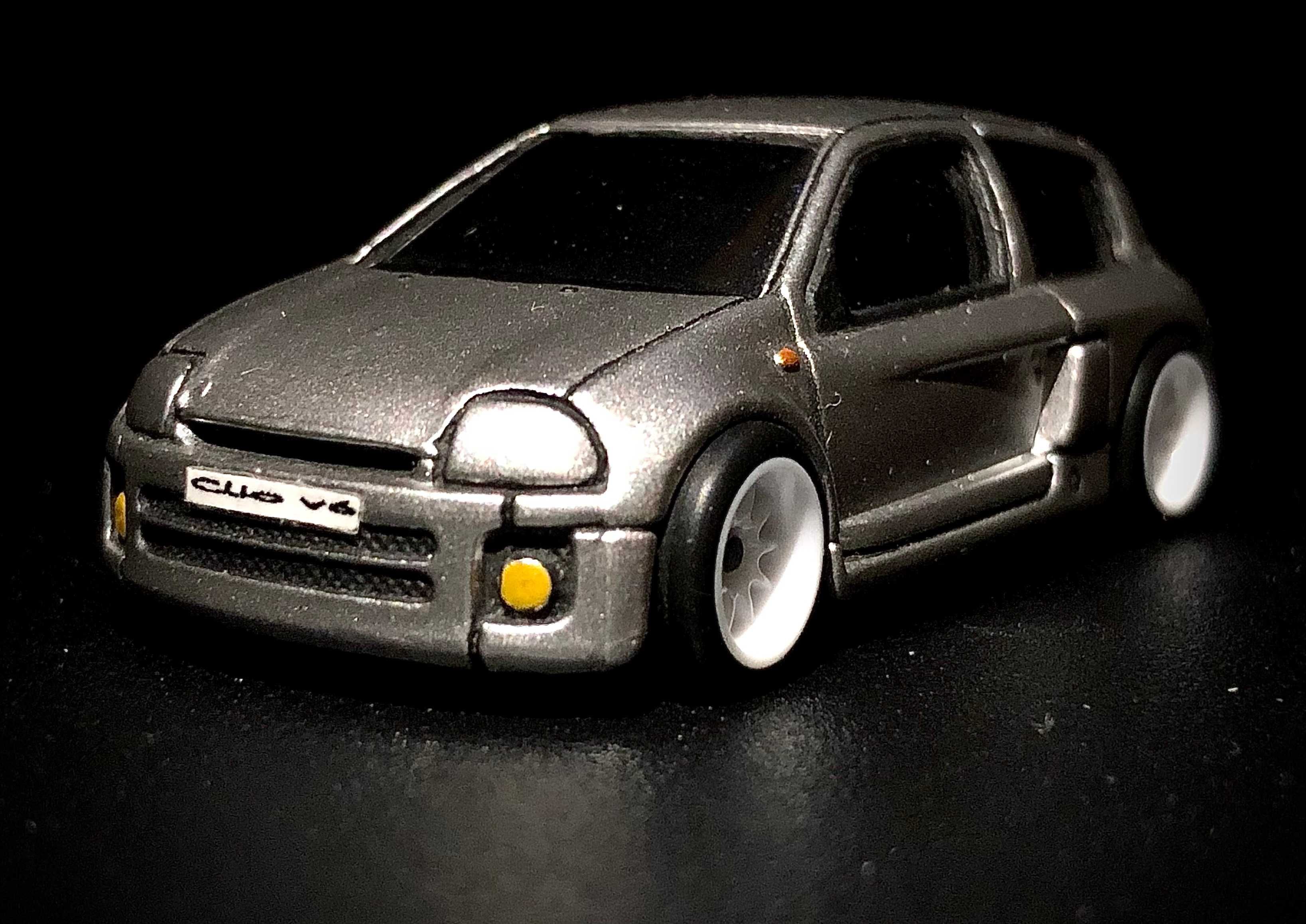 Renault Clio V6 1:64 Maisto Custom model jak Premium