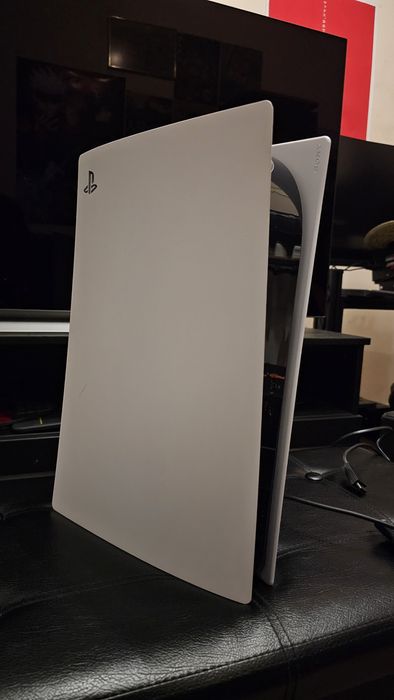 Playstation 5 825Gb (+2 jogos)