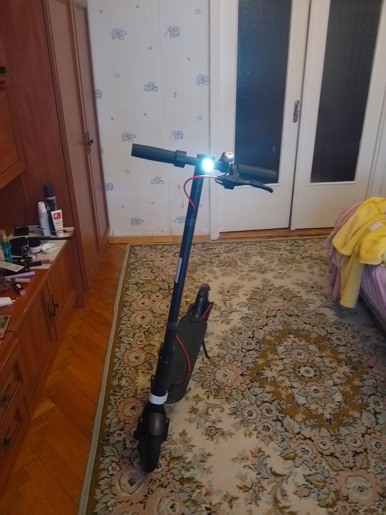 Продам самокат М 365 Premium E-Scooter